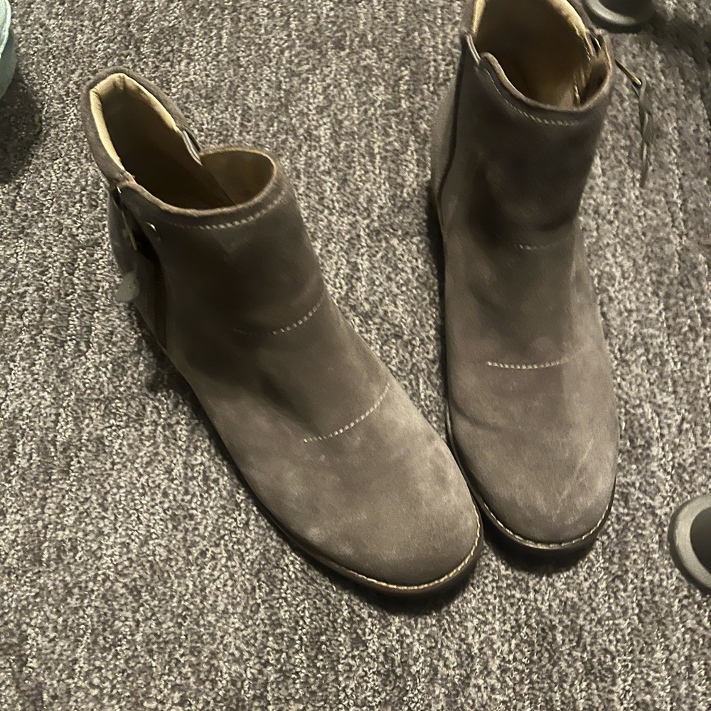 SPENCO Ivy Women's Suede Side Zip Ankle Boots, Worn Once, 8.5, Gray